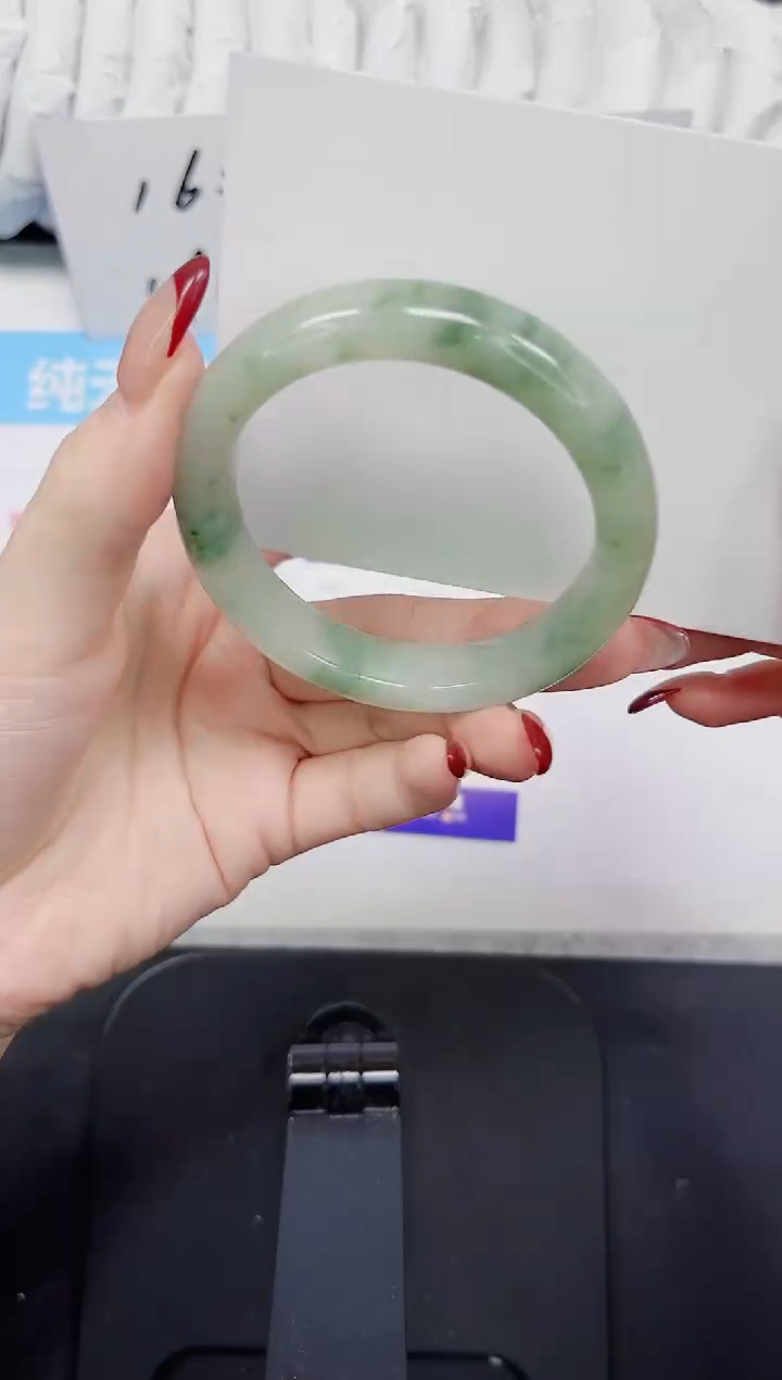 【闪购商品】石英质玉手镯未镶嵌172