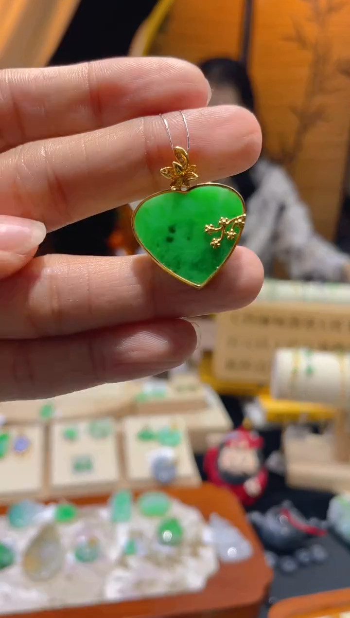 【闪购商品】翡翠颈饰18K金镶嵌假一赔三