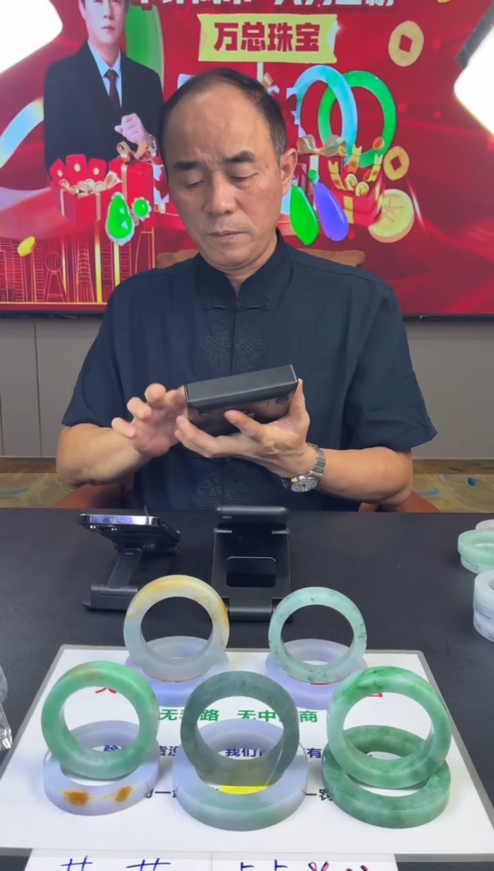 定制翡翠正圈未镶嵌X**N缅甸天然翡翠手镯定制