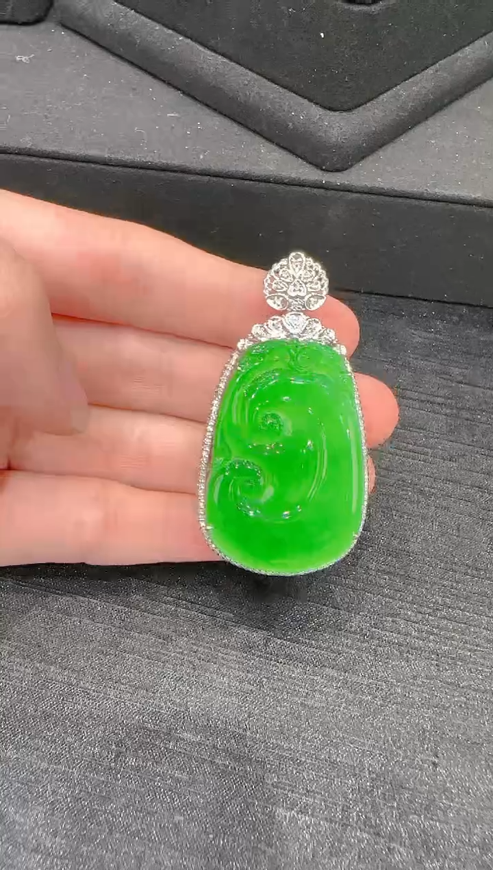 【闪购商品】翡翠吊坠(赠链)18K金镶嵌天然翡翠A货