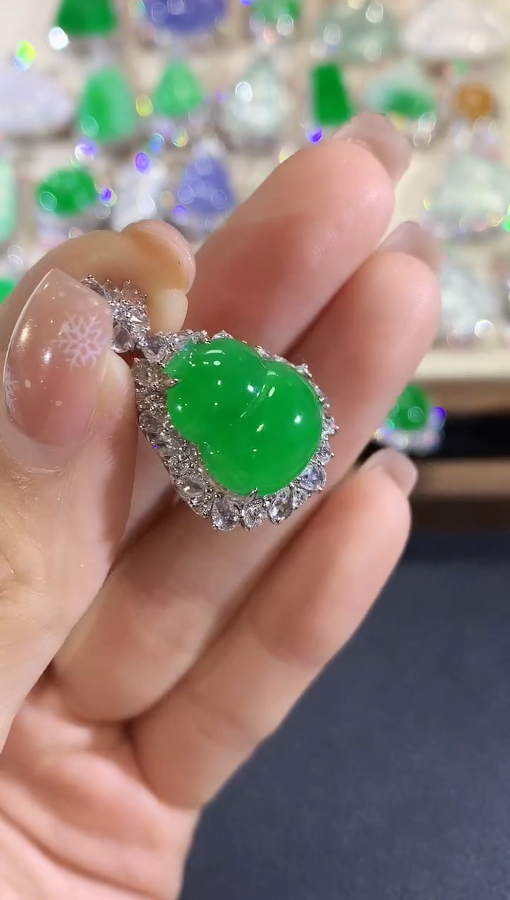 吊坠(不含链)18K金镶嵌翡翠A520翡翠