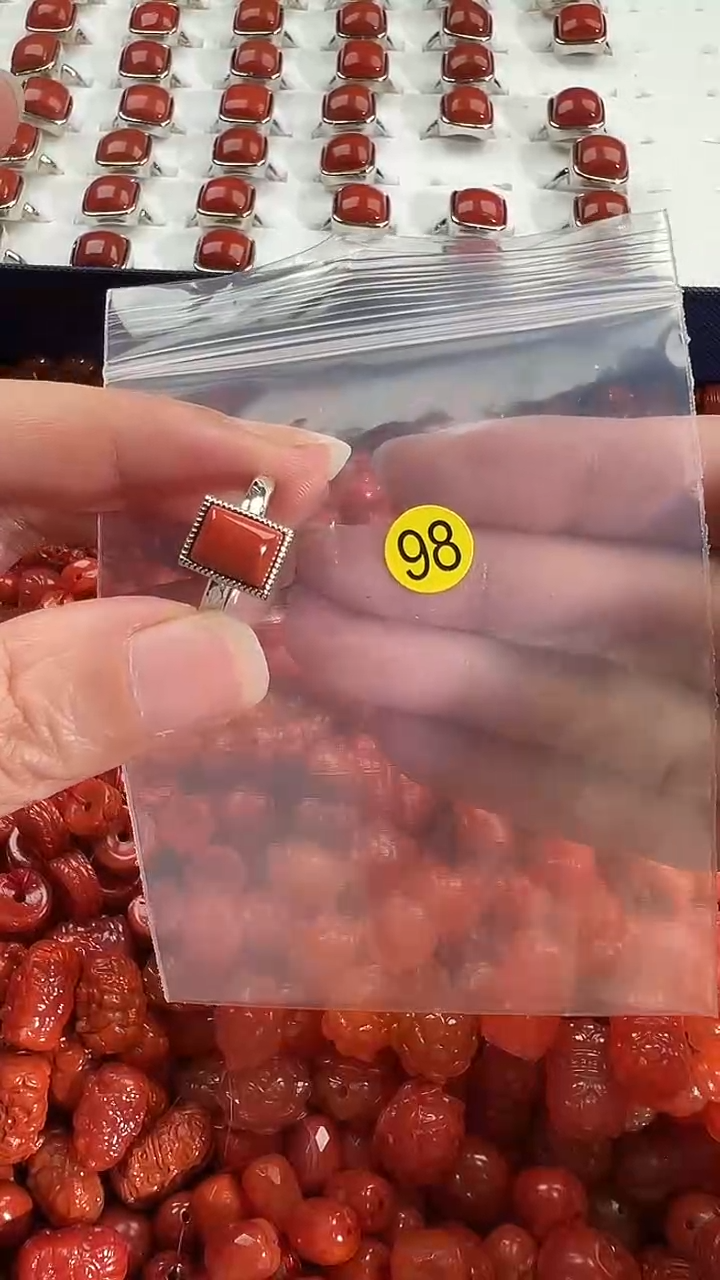 颈饰未镶嵌南红玛瑙1