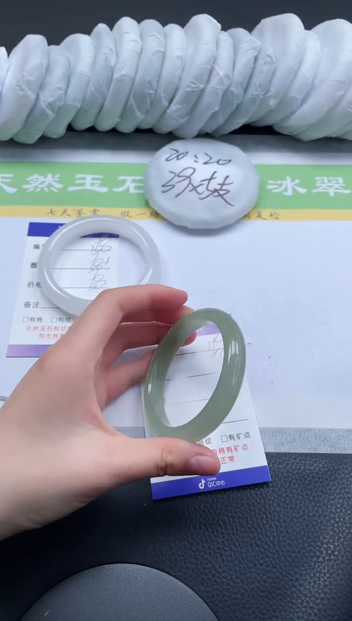 【闪购商品】石英质玉手镯未镶嵌A159-54.8