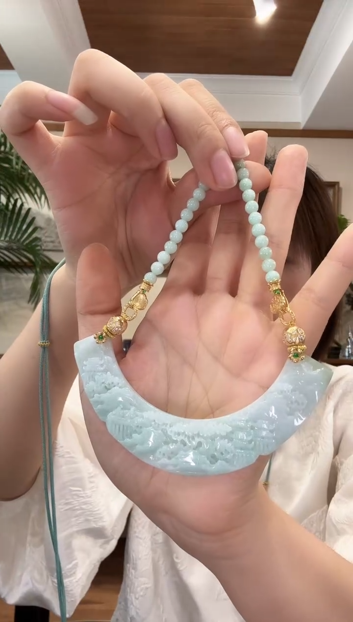 翡翠未镶嵌颈饰国风