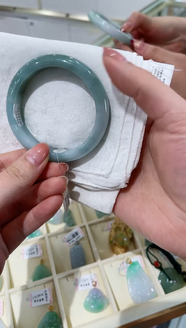 【闪购商品】翡翠手镯未镶嵌57圈口天然A货缅甸翡翠手镯