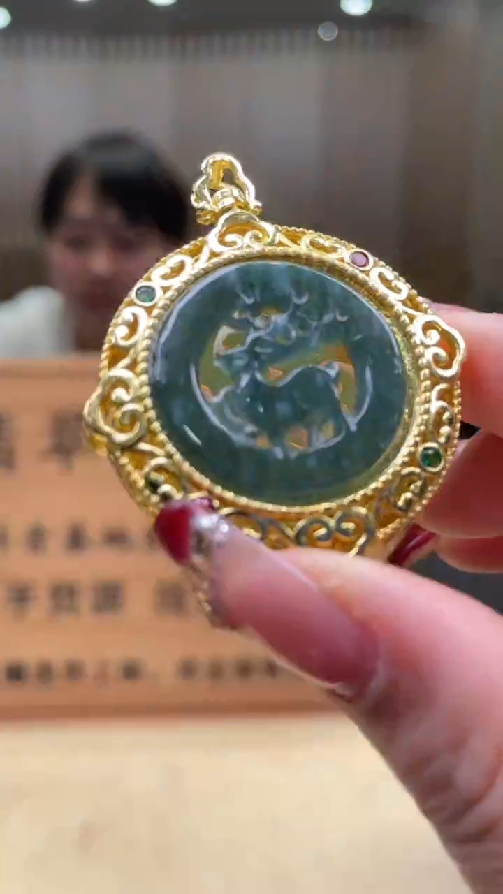 【闪购商品】翡翠颈饰未镶嵌      *A18 (只发一件)