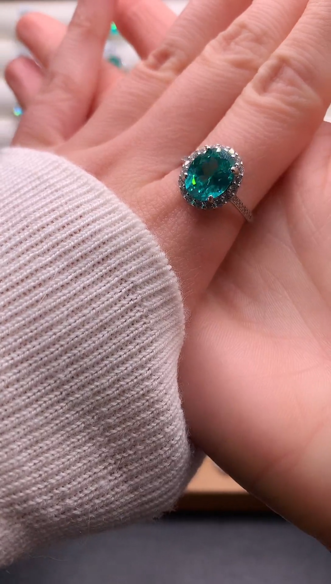 6碧玺（处理）碧玺帕拉伊巴戒指