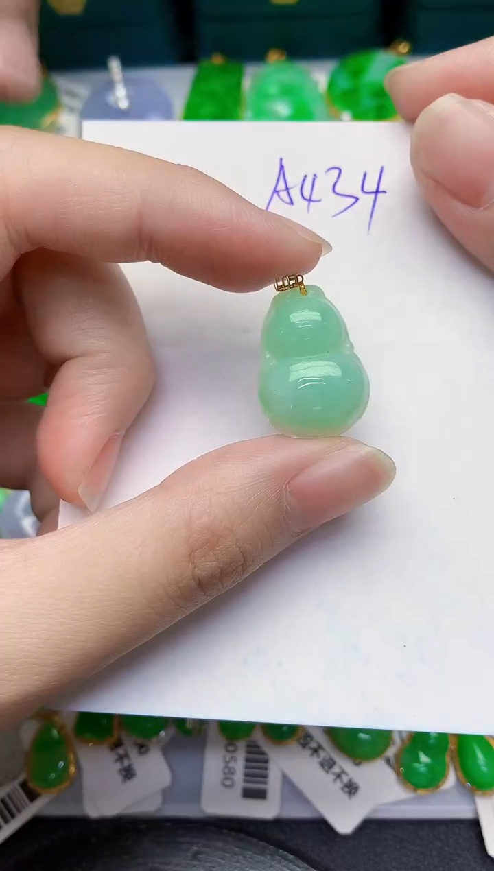 翡翠18K金镶嵌颈饰000000000