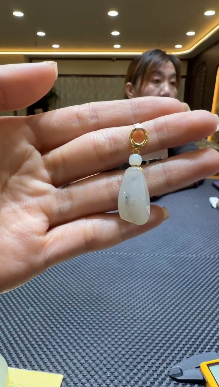 颈饰未镶嵌和田玉挂件