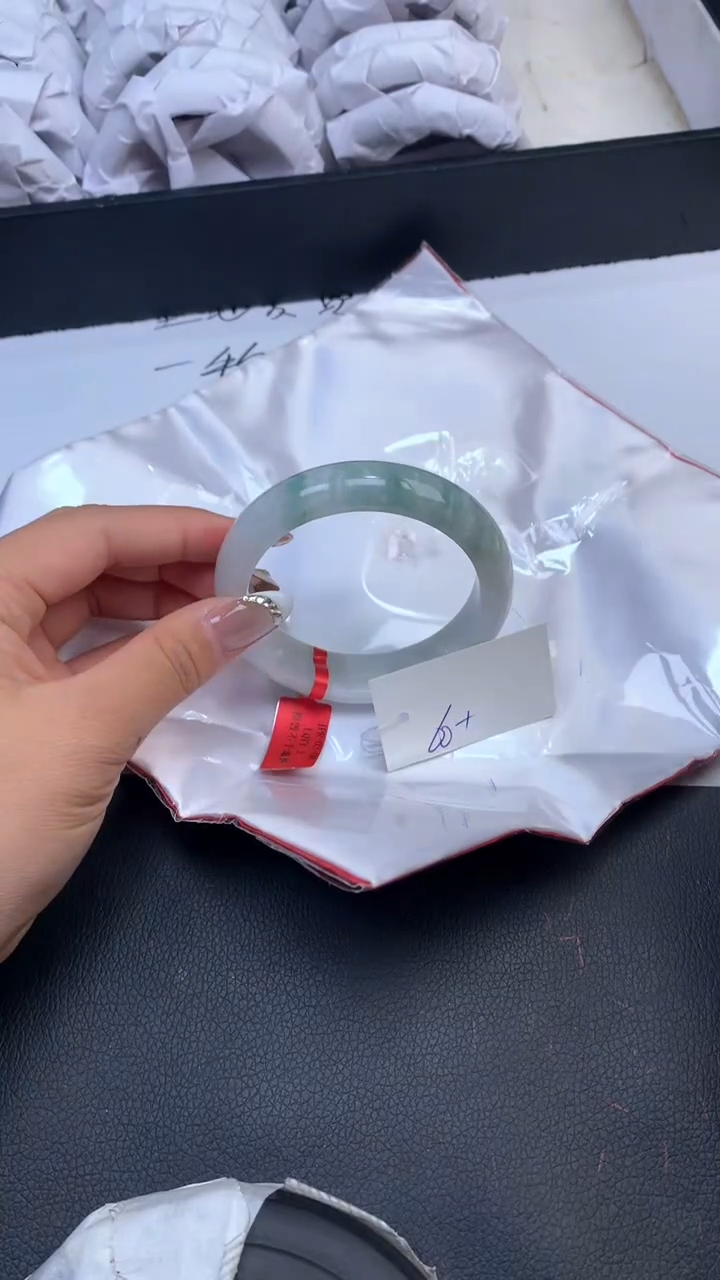 【闪购商品】翡翠手镯未镶嵌天然缅甸A货翡翠手镯