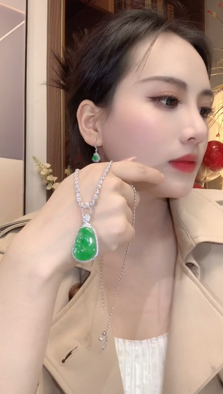 【闪购商品】翡翠吊坠(不含链)18K金镶嵌D45