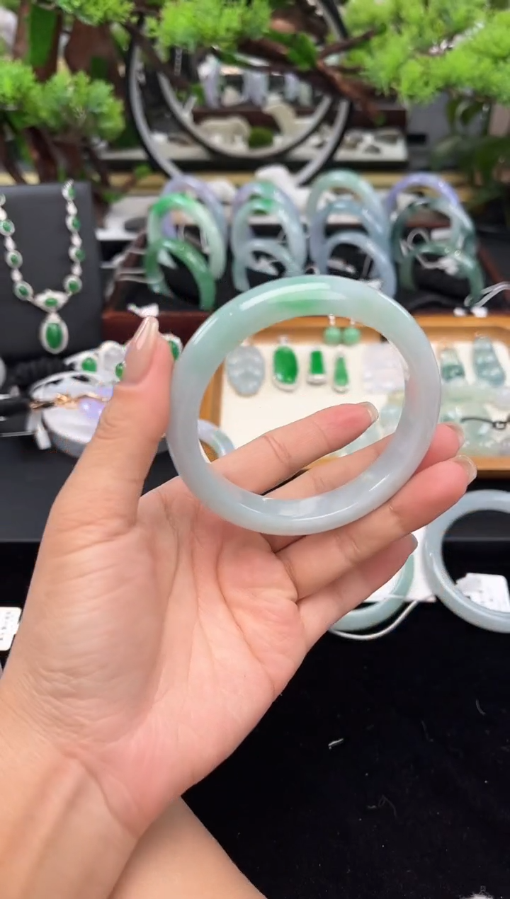 未镶嵌手镯翡翠手镯