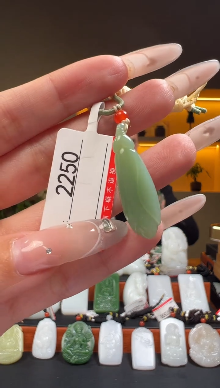 颈饰未镶嵌和田玉1