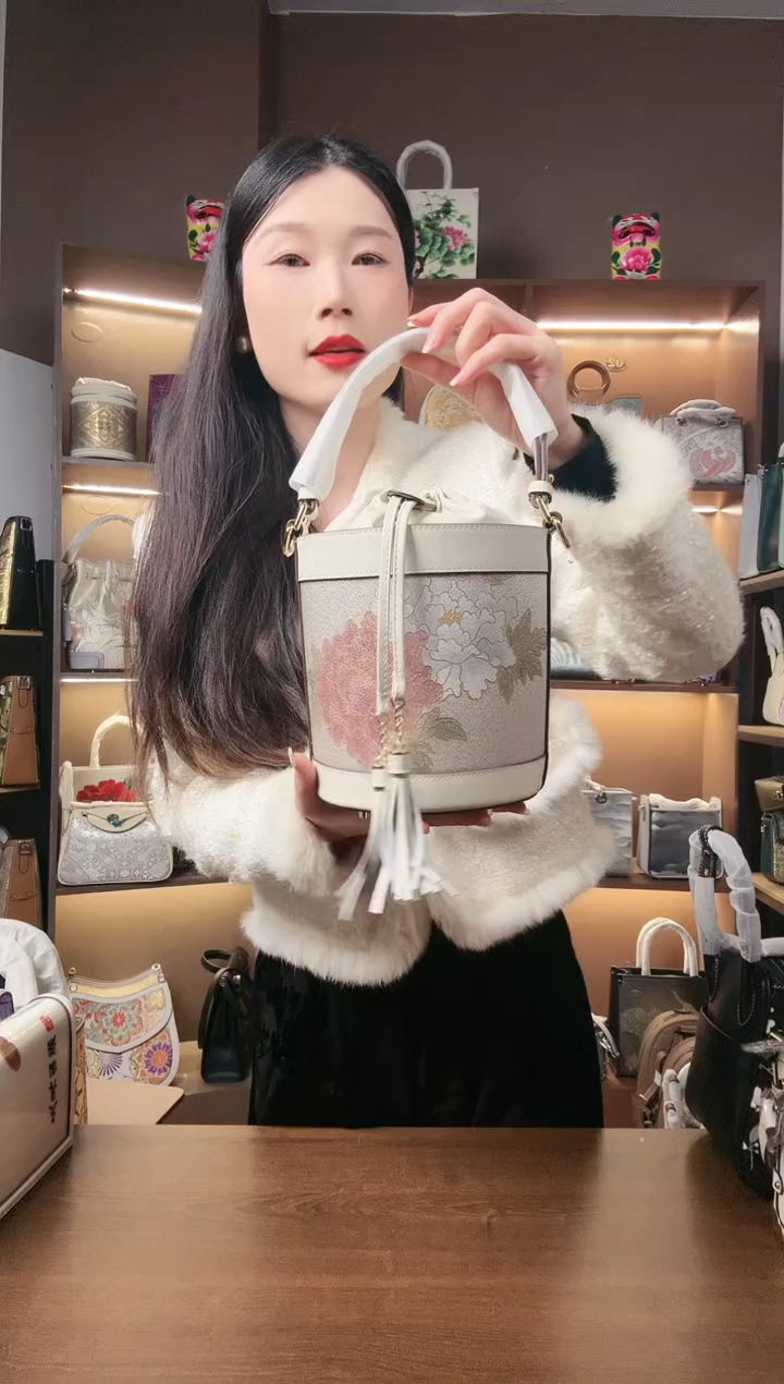 【闪购商品】织绣【7号】岁玺子兮 头层牛皮抽绳水桶包