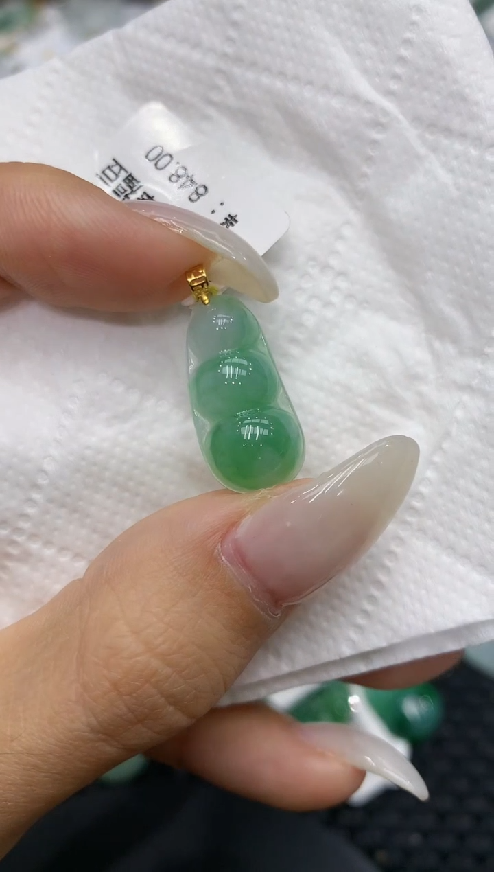 颈饰18K金镶嵌翡翠111111111111