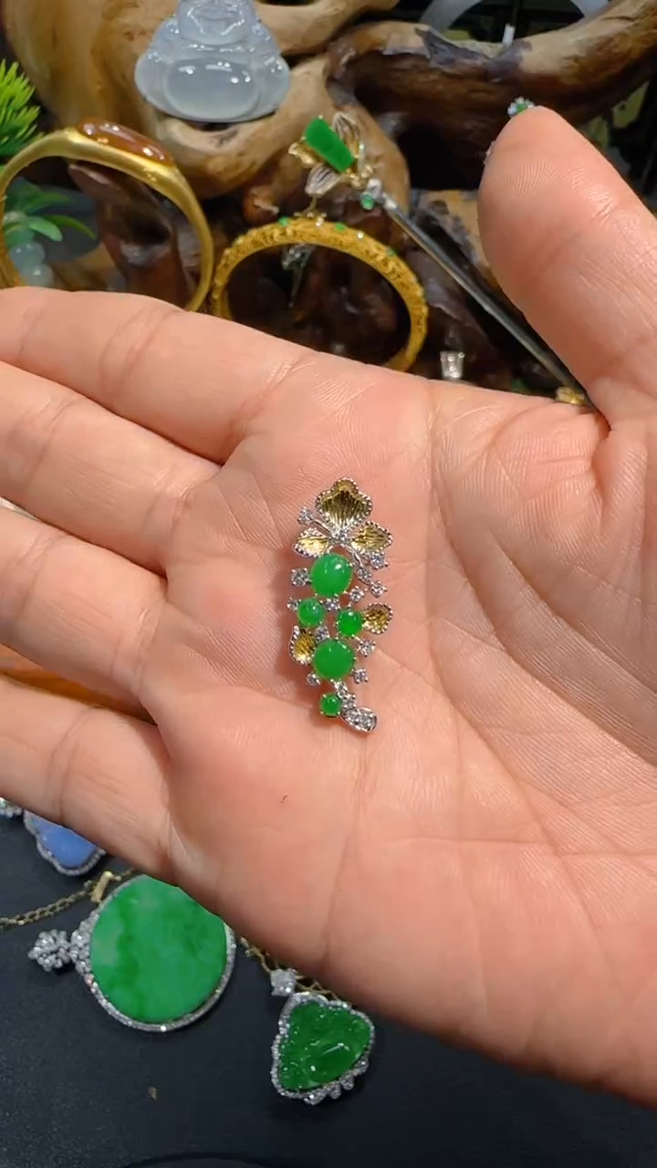 【闪购商品】翡翠吊坠(不含链)18K金镶嵌吊坠