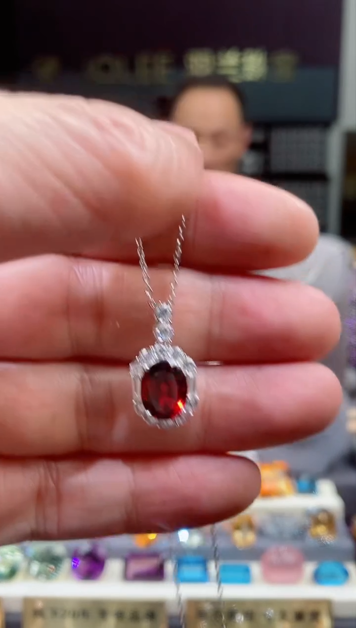 【闪购商品】石榴石吊坠银S925镶嵌石榴石吊坠