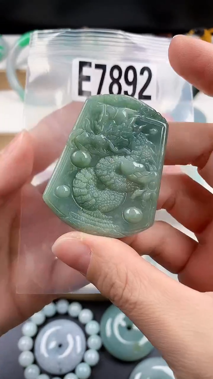 颈饰未镶嵌翡翠天然翡翠吊坠挂件