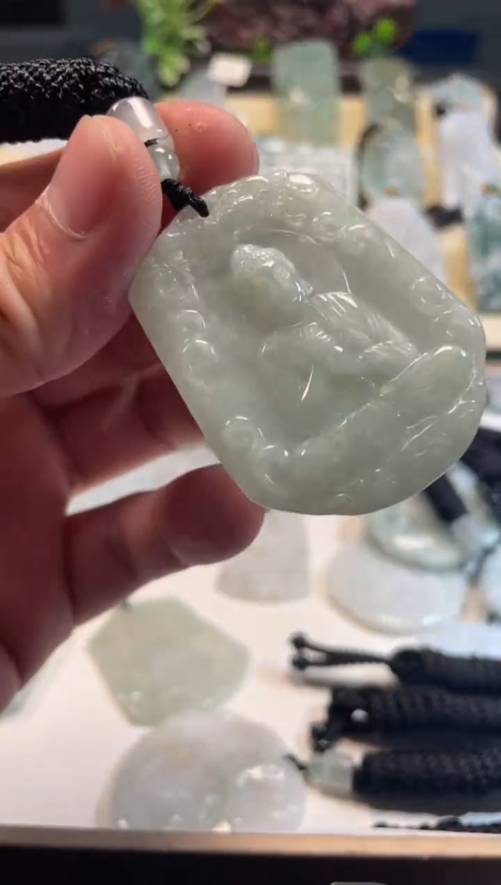 颈饰未镶嵌翡翠12/06/057