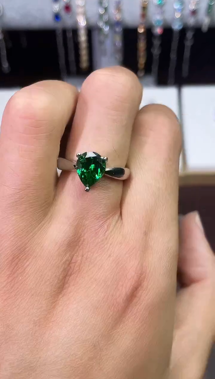 足铂镶嵌合成（培育）蓝宝石戒指/指环绿宝戒指