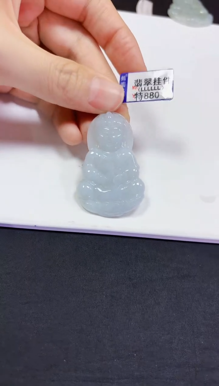 翡翠未镶嵌颈饰观音