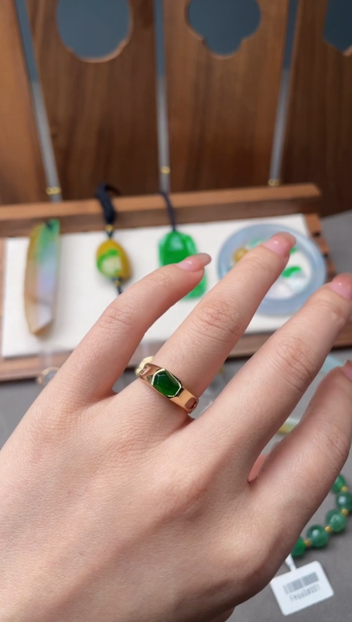 【闪购商品】翡翠戒指18K金镶嵌王朝阳翠语《拾光》冰种帝王绿戒指