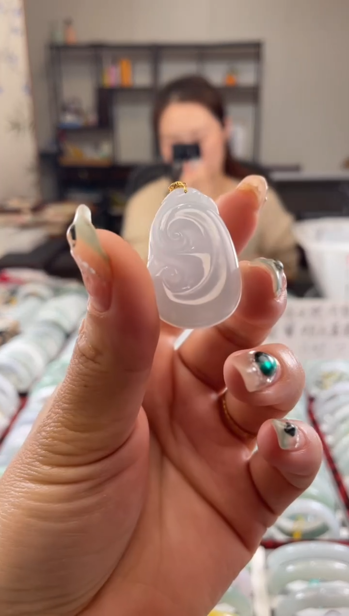 吊坠(不含链)18K金镶嵌翡翠贝*多样性发一