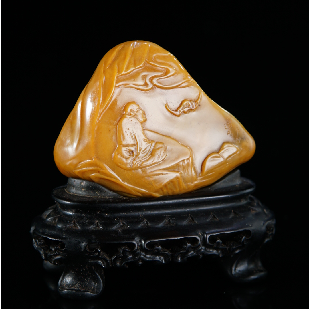 lot013-一凡寿山田黄石《福在眼前》摆件44*17*35