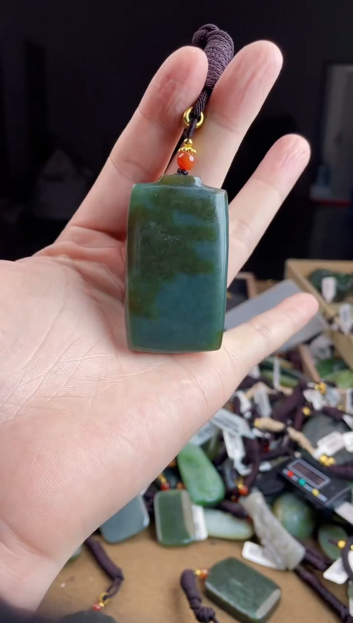 颈饰未镶嵌和田玉1