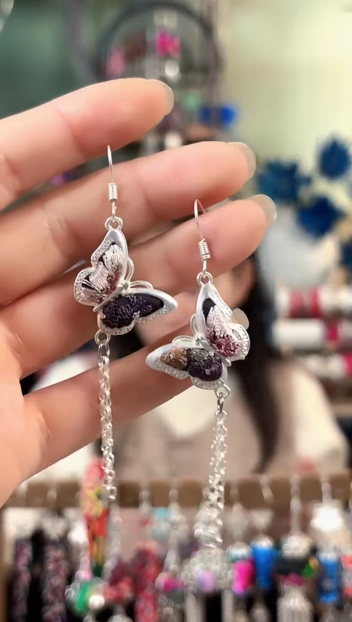 彩云南阁非遗老绣饰品114