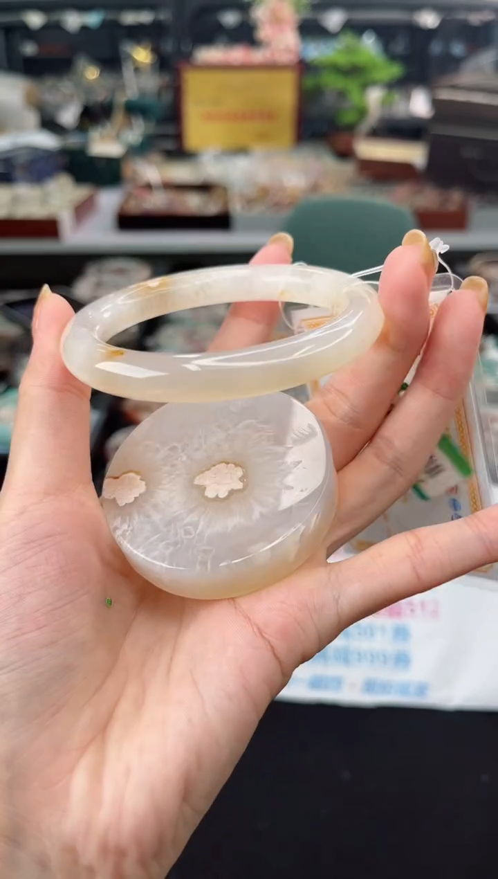 【闪购商品】石英质玉手镯未镶嵌58圈口（不退不换）1451240