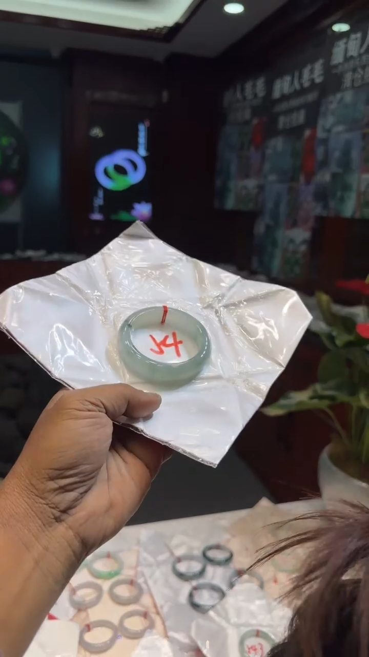 未镶嵌手镯翡翠手镯