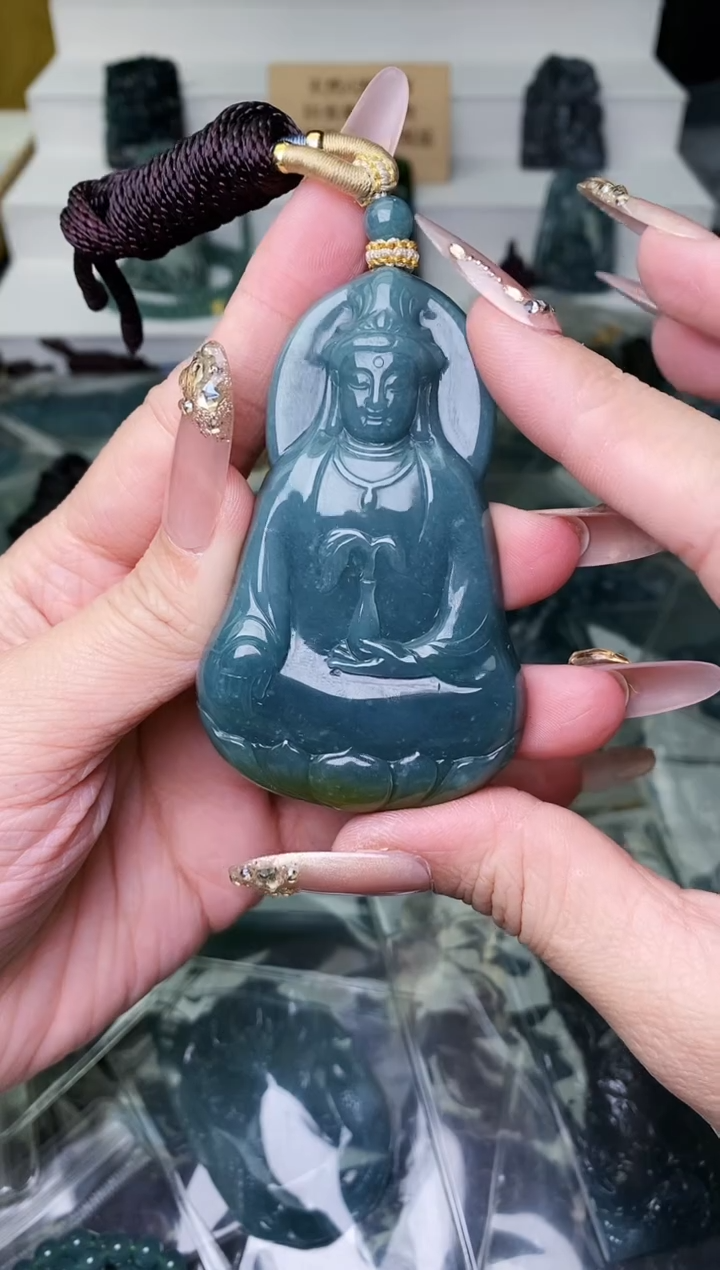 颈饰未镶嵌翡翠 