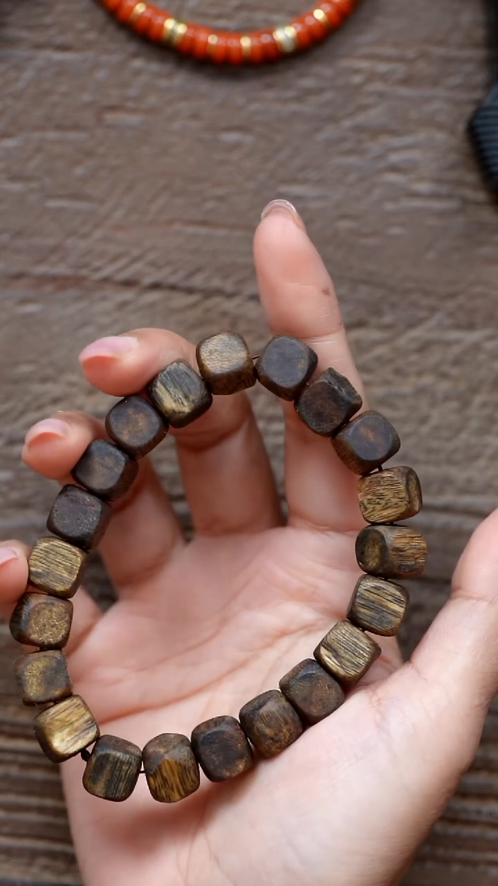 沉香摆件M250321-08