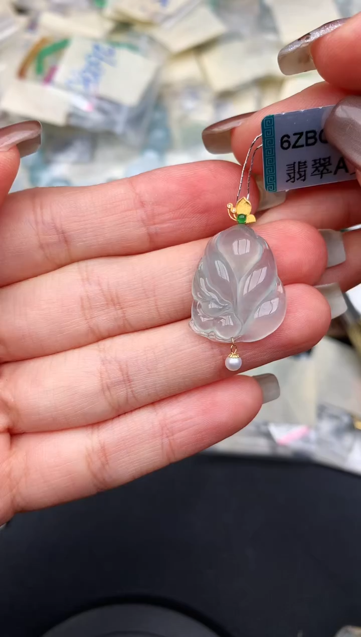18K金镶嵌挂件翡翠—