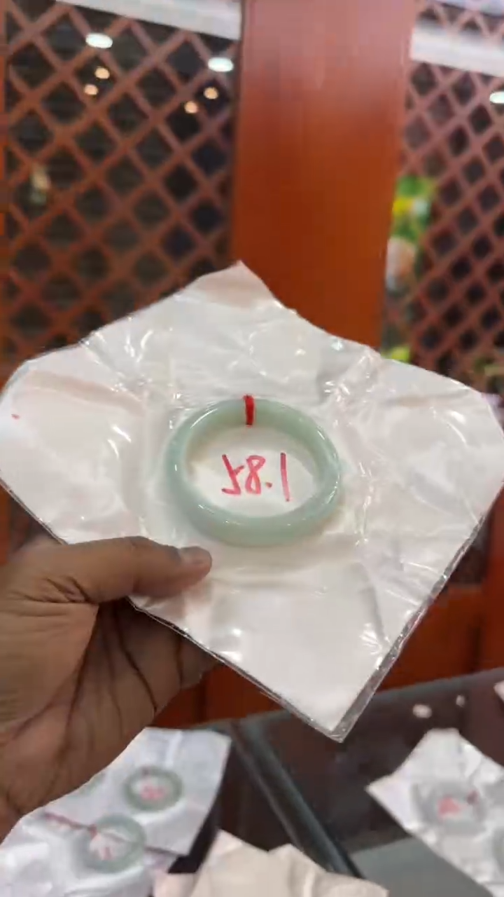 【闪购商品】翡翠手镯未镶嵌手镯