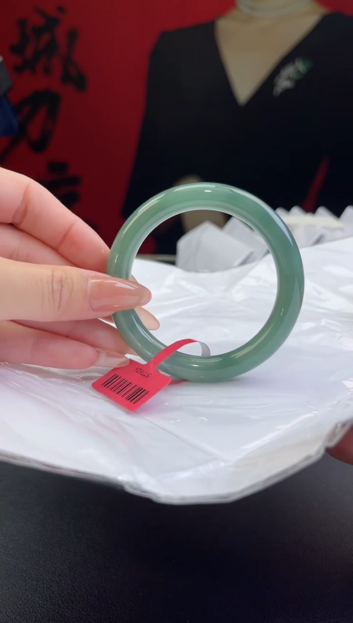 【闪购商品】翡翠手镯（圆镯）未镶嵌翡翠手镯3