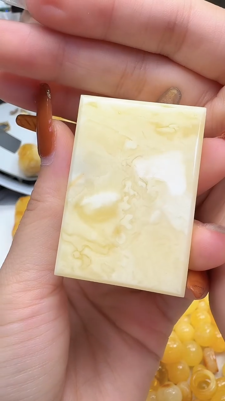 裸石琥珀未镶嵌如图