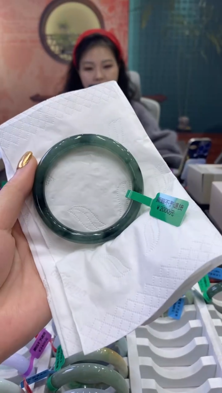 【闪购商品】翡翠手镯未镶嵌多人10607