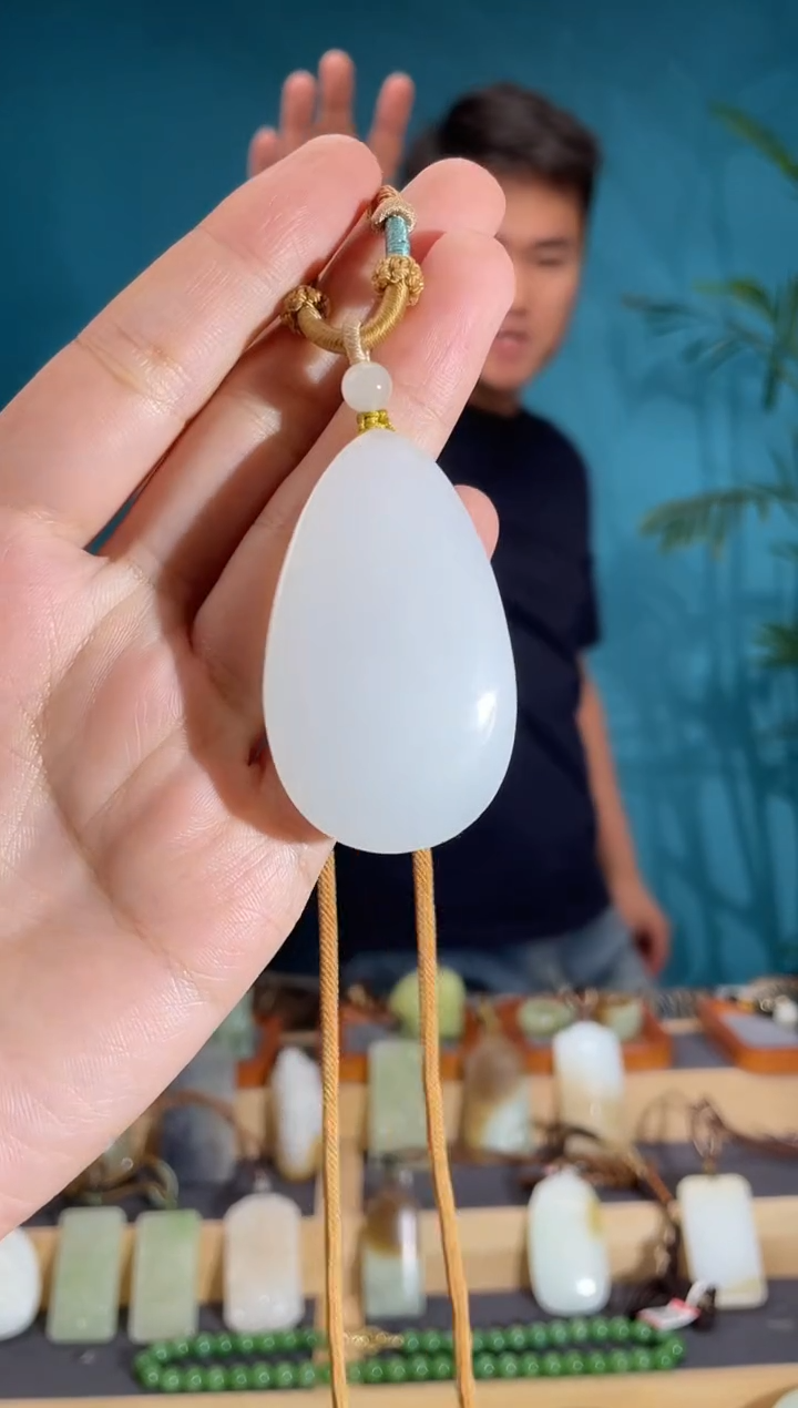 和田玉未镶嵌颈饰1