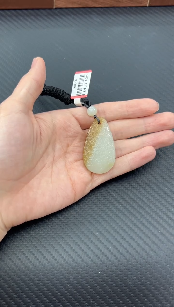 【闪购商品】和田玉吊坠(赠链)未镶嵌且末金山微色差吊坠