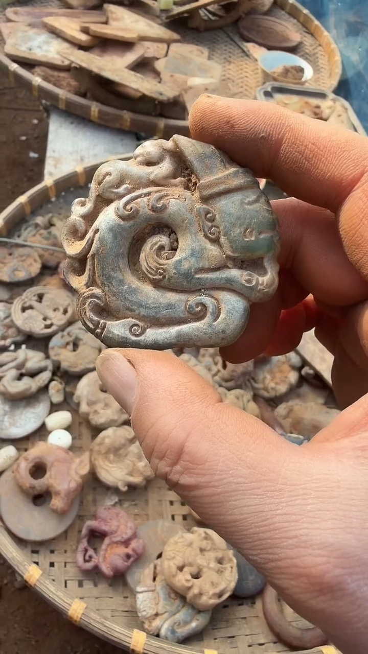 未镶嵌岫岩河磨玉（透闪石质玉）挂件岫岩河磨玉