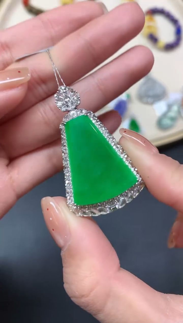 【闪购商品】翡翠吊坠(不含链)18K金镶嵌吊坠A57|118000