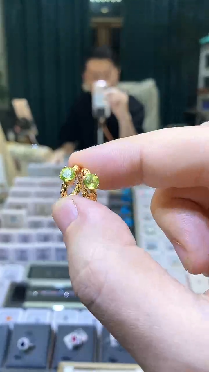 银S925镶嵌耳饰橄榄石天然橄榄石耳扣