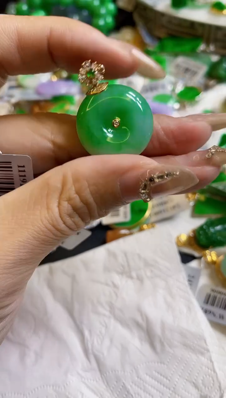 【闪购商品】定制翡翠18K金镶嵌扣