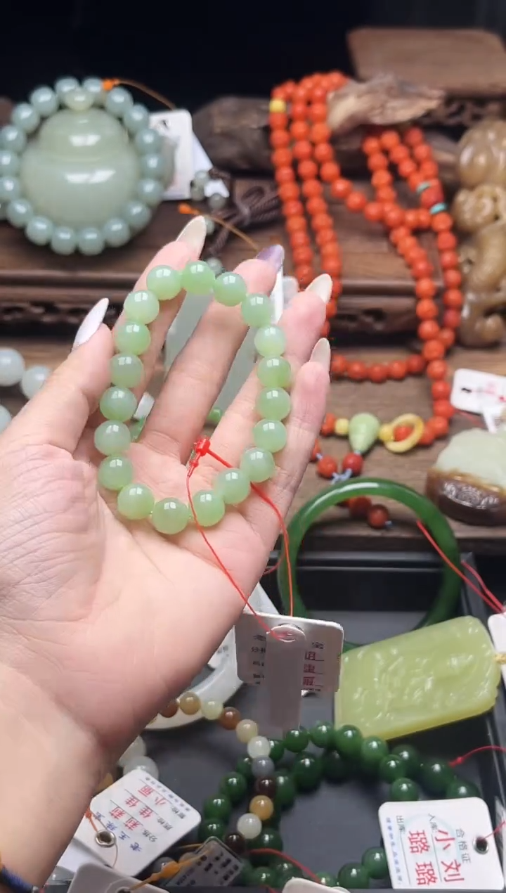 未镶嵌手串和田玉卡10乌兰海苹果绿 圆珠 9015240