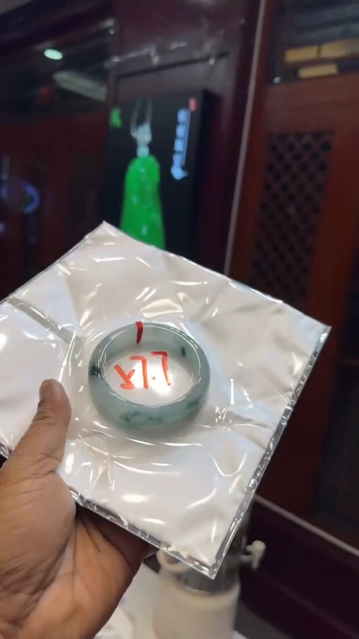 未镶嵌手镯翡翠手镯