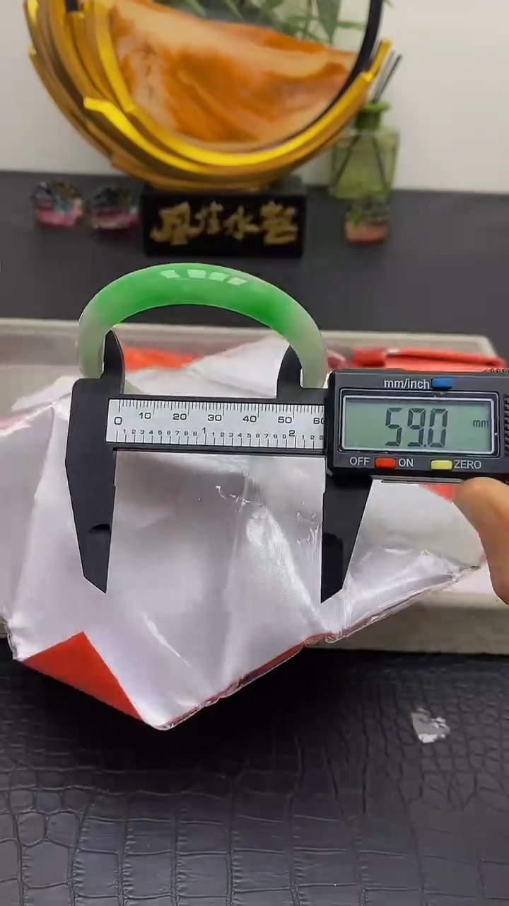 翡翠未镶嵌手镯缅翡手镯196