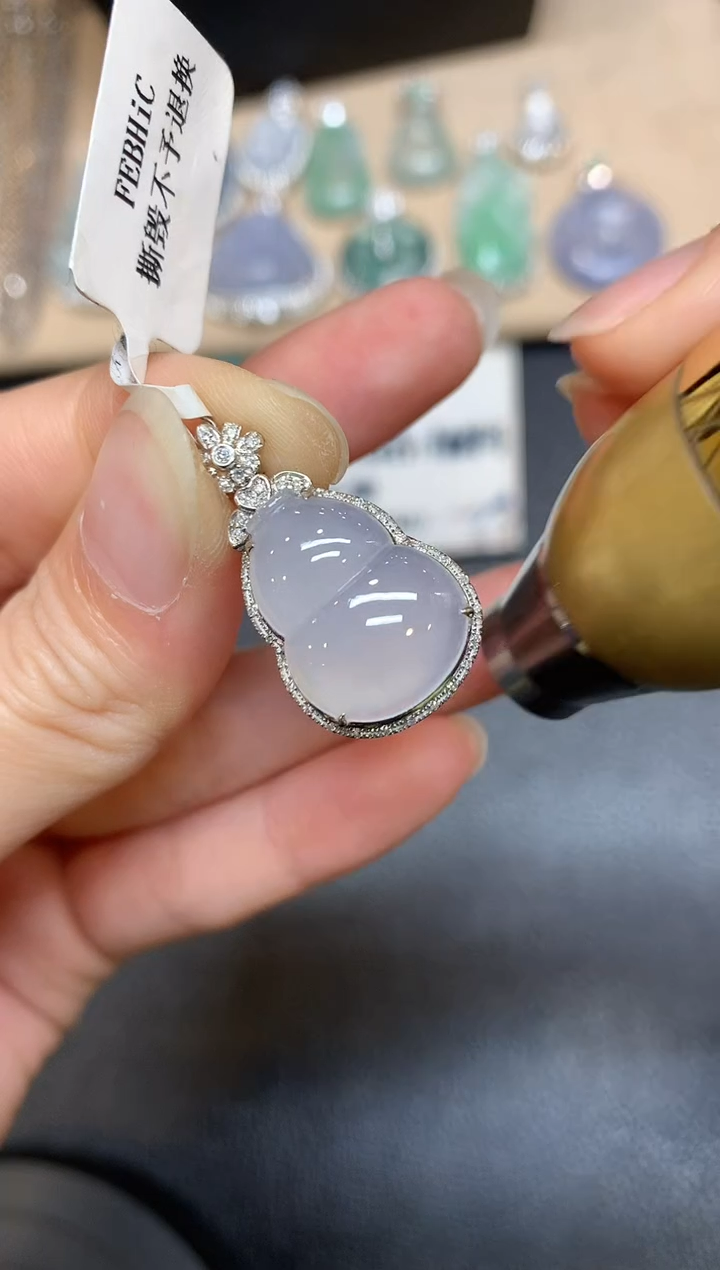 【闪购商品】翡翠颈饰18K金镶嵌葫芦【无服务费