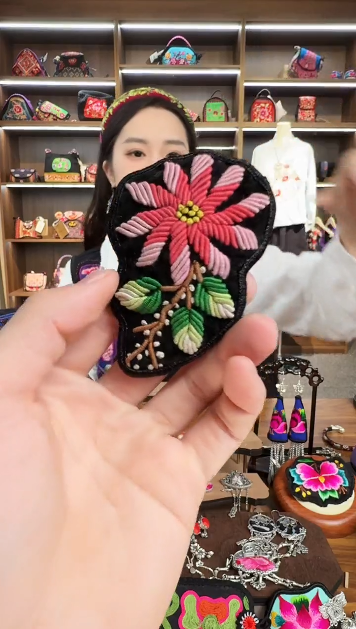 【闪购商品】织绣129蒙阿苏苗绣传承